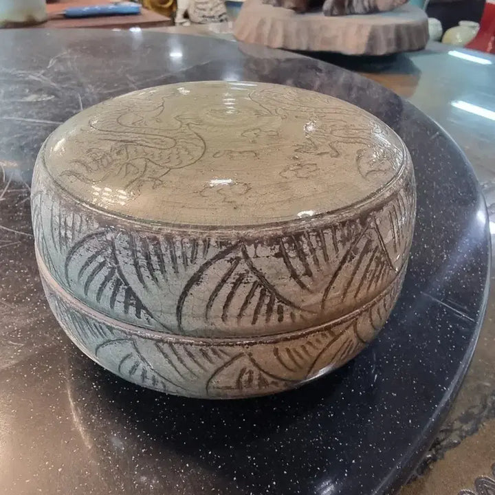 [BUNJANG] Celadon Porcelain Dragon Motif Box / 청자 음각 용문 합