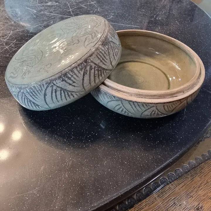 [BUNJANG] Celadon Porcelain Dragon Motif Box / 청자 음각 용문 합