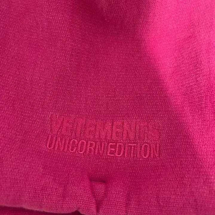 [BUNJANG] Vetements Unicorn Pink Hoodie / [M] 베트멍 더블 유니콘 핑크 후드 티셔츠