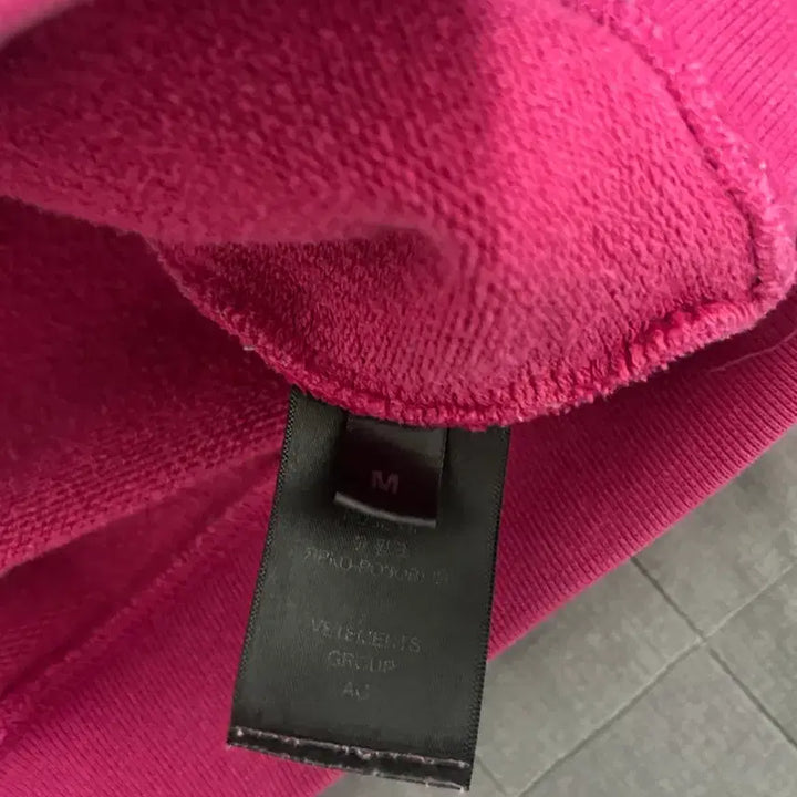 [BUNJANG] Vetements Unicorn Pink Hoodie / [M] 베트멍 더블 유니콘 핑크 후드 티셔츠