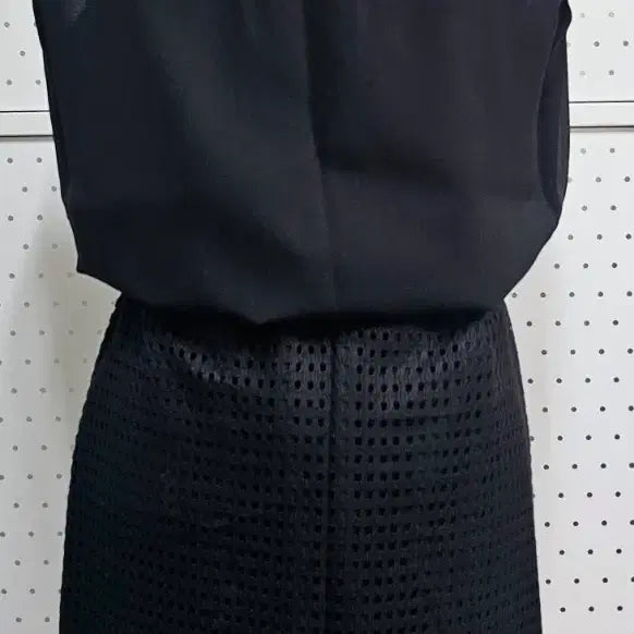 [BUNJANG] LINE Embroidered Mini Sleeveless Punching Long Dress / LINE민소매 자수원피스 펀칭 롱원피스