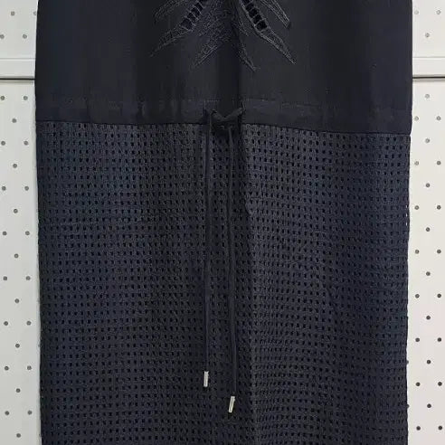 [BUNJANG] LINE Embroidered Mini Sleeveless Punching Long Dress / LINE민소매 자수원피스 펀칭 롱원피스