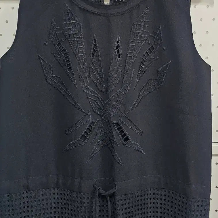 [BUNJANG] LINE Embroidered Mini Sleeveless Punching Long Dress / LINE민소매 자수원피스 펀칭 롱원피스