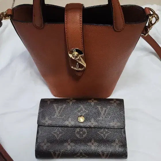 [BUNJANG] Delest Glinda Crossbody Bag / 델레스트 글린다 크로스백