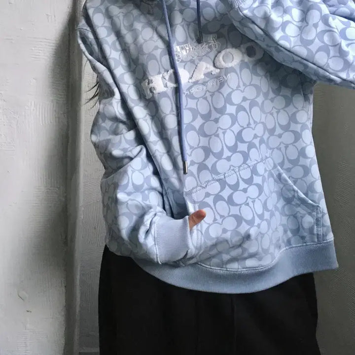 [BUNJANG] Coach Signature Logo Blue Hoodie / Coach 코치 시그니처 로고 블루 후드티