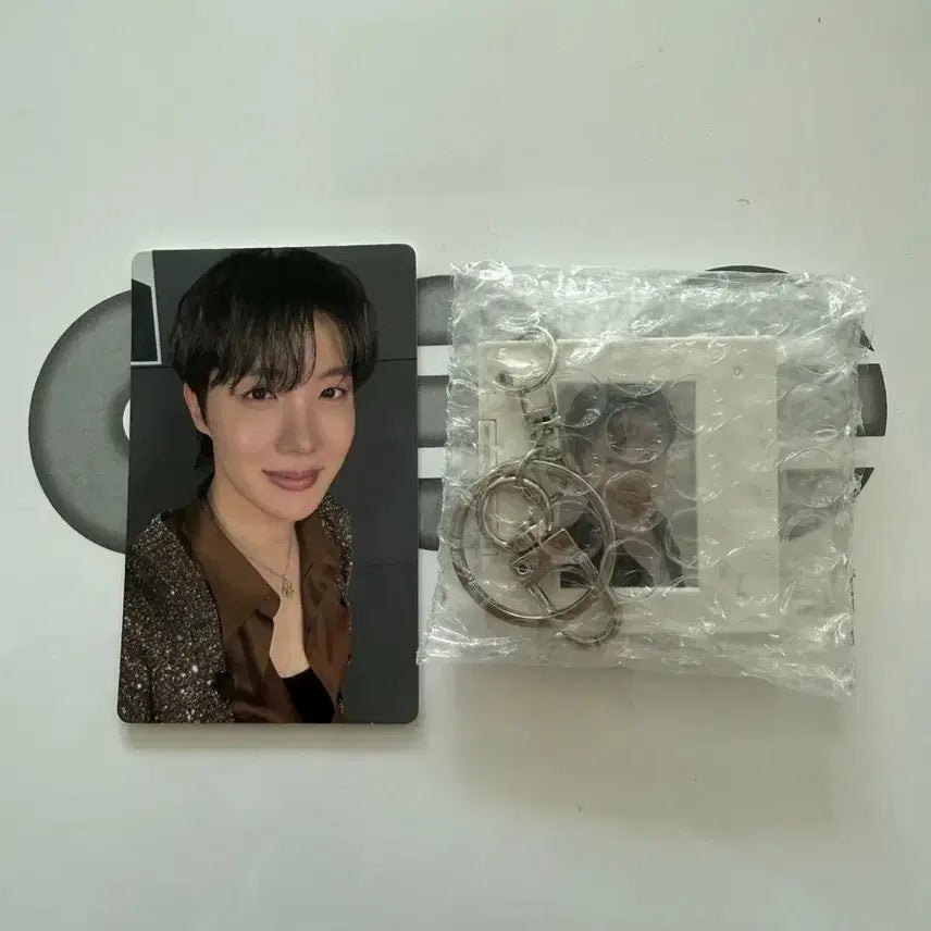 [BUNJANG] BTS J-Hope Arirang Photocard &amp; Keyring Bundle Set / 방탄 아리랑 호석 제이홉 포카 키링 일괄로 양도