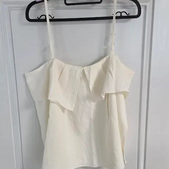 [BUNJANG] Unworn Ivory Tank Top Blouse (Size 66-77) / 새상품 나시블라우스(66-77)