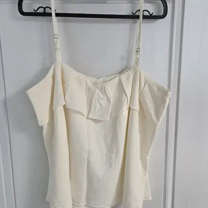 [BUNJANG] Unworn Ivory Tank Top Blouse (Size 66-77) / 새상품 나시블라우스(66-77)