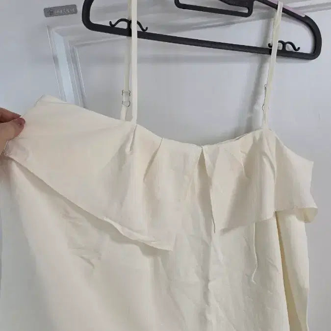 [BUNJANG] Unworn Ivory Tank Top Blouse (Size 66-77) / 새상품 나시블라우스(66-77)