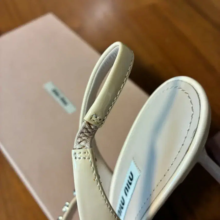 [SOLD OUT] 미우미우 크리스탈 슬링백