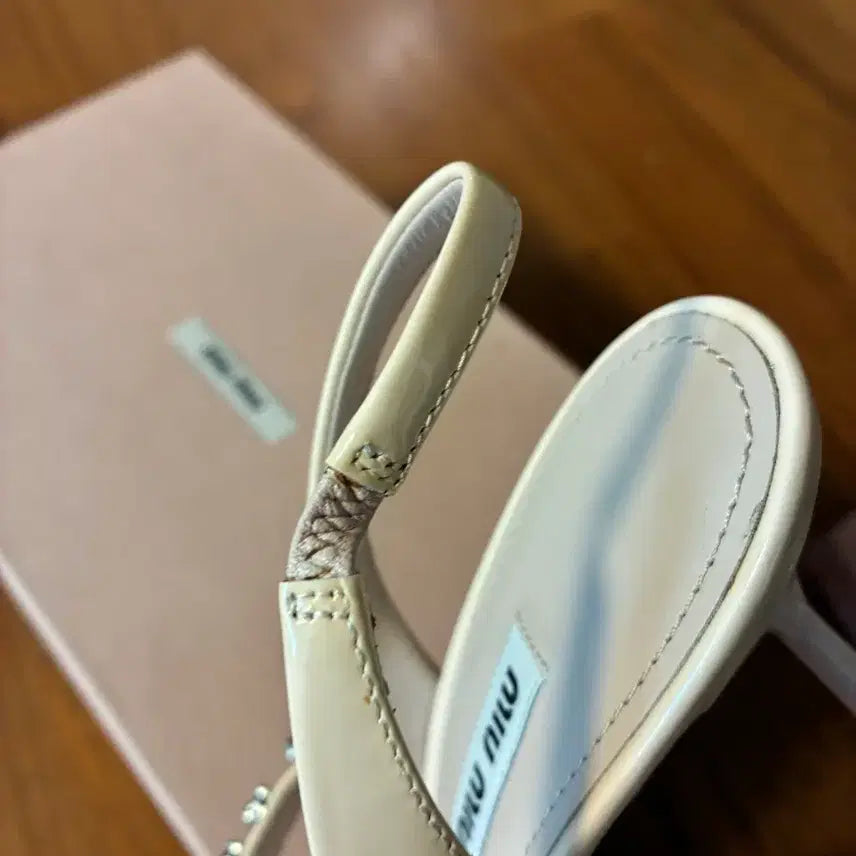 [SOLD OUT] 미우미우 크리스탈 슬링백