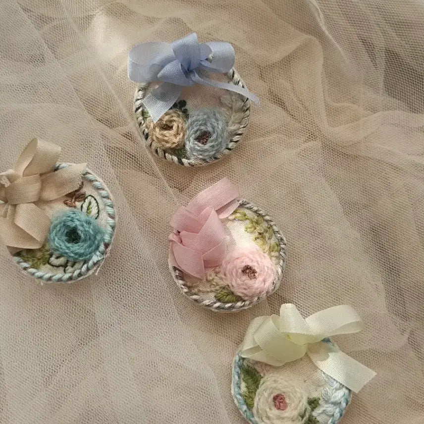 [BUNJANG] Handmade Silk Embroidered Pastel Ribbon Brooch / 핸드메이드 실크자수 브로치 파스텔리본 장식
