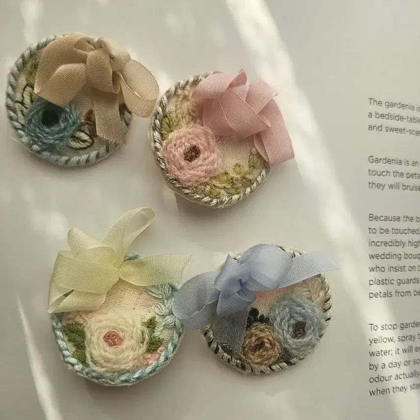 [BUNJANG] Handmade Silk Embroidered Pastel Ribbon Brooch / 핸드메이드 실크자수 브로치 파스텔리본 장식