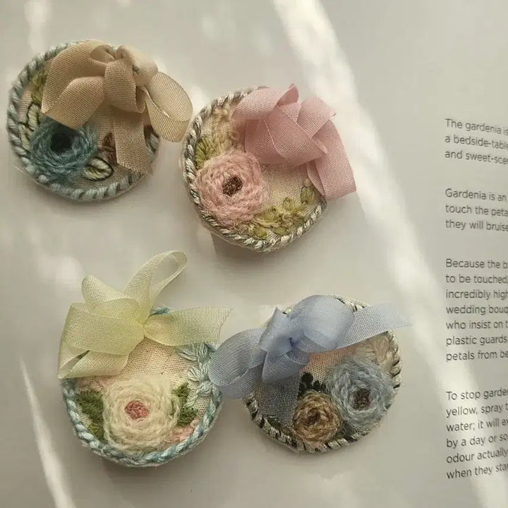 [BUNJANG] Handmade Silk Embroidered Pastel Ribbon Brooch / 핸드메이드 실크자수 브로치 파스텔리본 장식