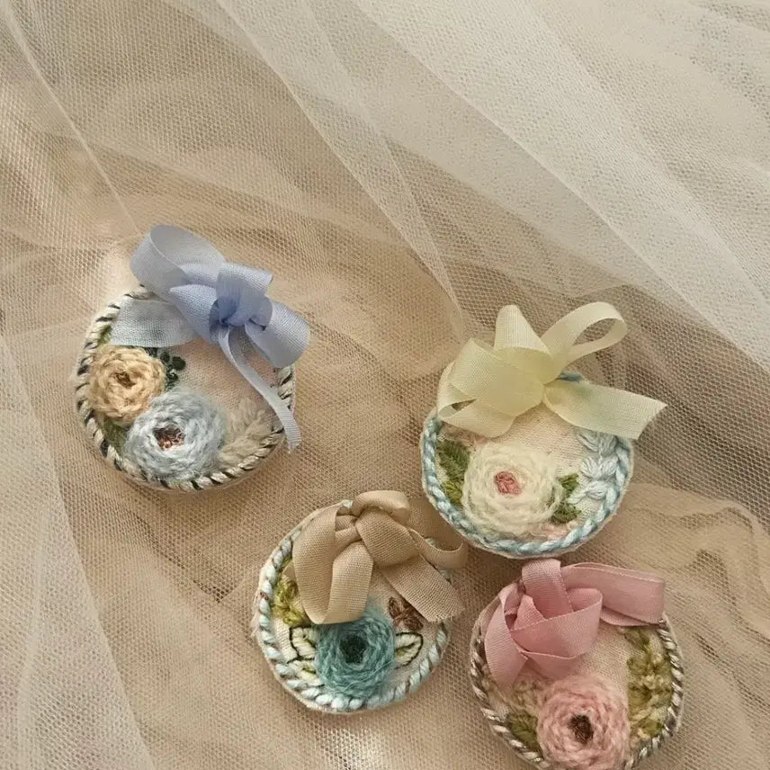 [BUNJANG] Handmade Silk Embroidered Pastel Ribbon Brooch / 핸드메이드 실크자수 브로치 파스텔리본 장식