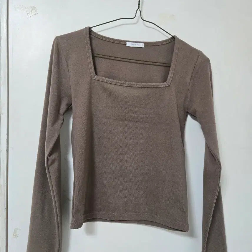 [BUNJANG] WOOSUNG Square Neck Long Sleeve Crop Top / WOOSIUNG 스퀘어넥 긴팔 티셔츠 브라운