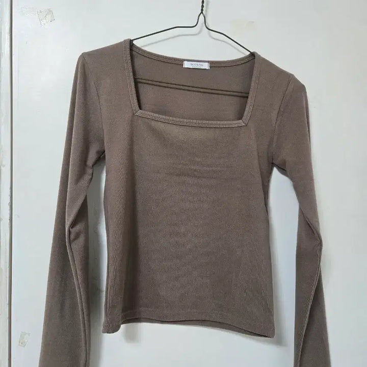 [BUNJANG] WOOSUNG Square Neck Long Sleeve Crop Top / WOOSIUNG 스퀘어넥 긴팔 티셔츠 브라운