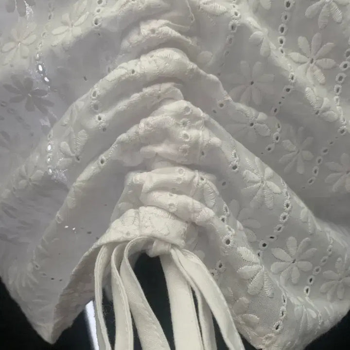 [BUNJANG] Miinne Flower Punching Puff Blouse / 미엔느 플라워펀칭 퍼프 블라우스