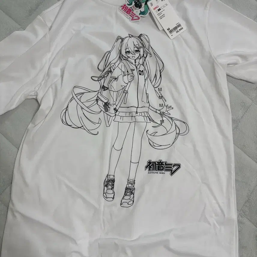[BUNJANG] Spao Hatsune Miku Short Sleeve T-shirt White / 스파오 하츠네미쿠 반팔 티셔츠 화이트