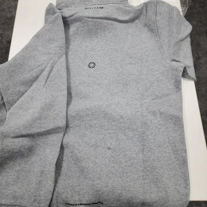 [BUNJANG] Alix Gray Hoodie L Size / 알릭스 회색 후드티 미사용 사이즈L