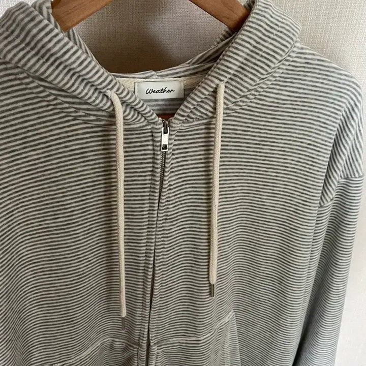 [BUNJANG] The Buttercream Stripe Hooded Zip-up / 더버터크림 스트라이프 후드집업