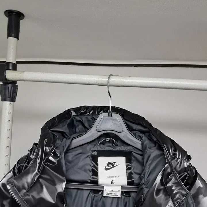 [BUNJANG] Nike THERMA-FIT Long Padded Jacket / 블랙 광택 롱 패딩 점퍼 나이키 공용 THERMA-FIT 롱패딩 블랙