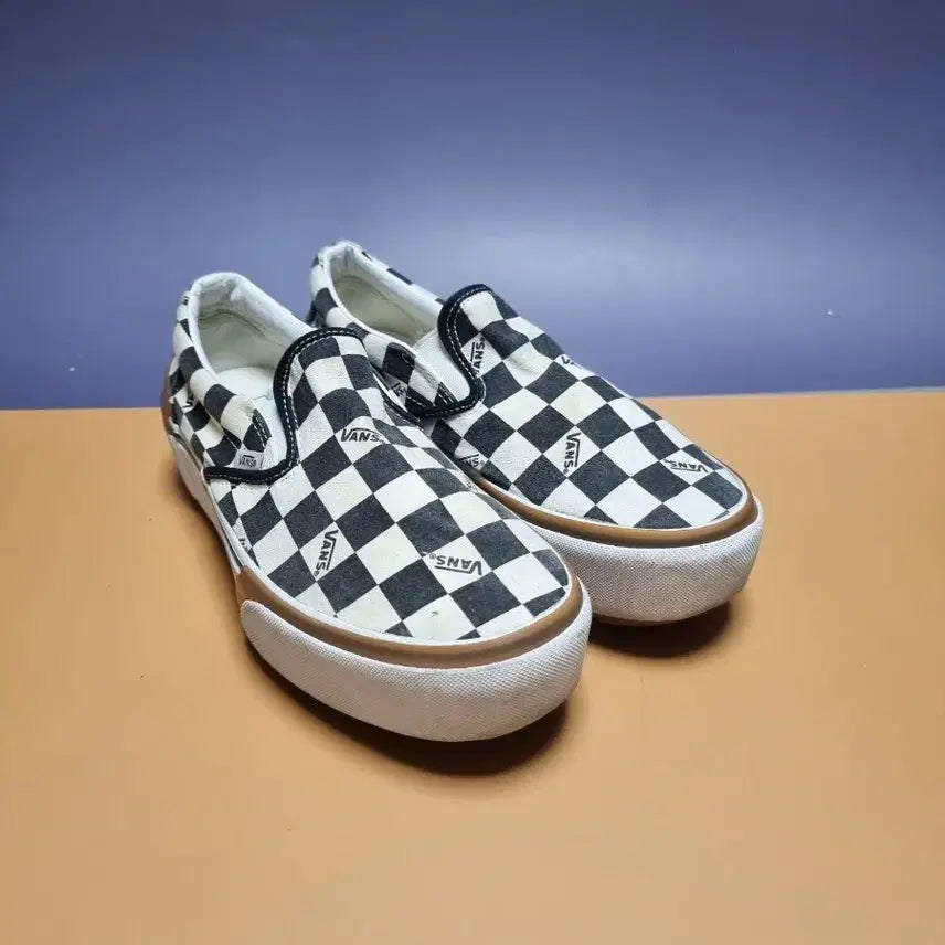 [BUNJANG] Vans Checkerboard Slip-on Black/White Sneakers / 반스 체커보드 250 슬립온 블랙/화이트