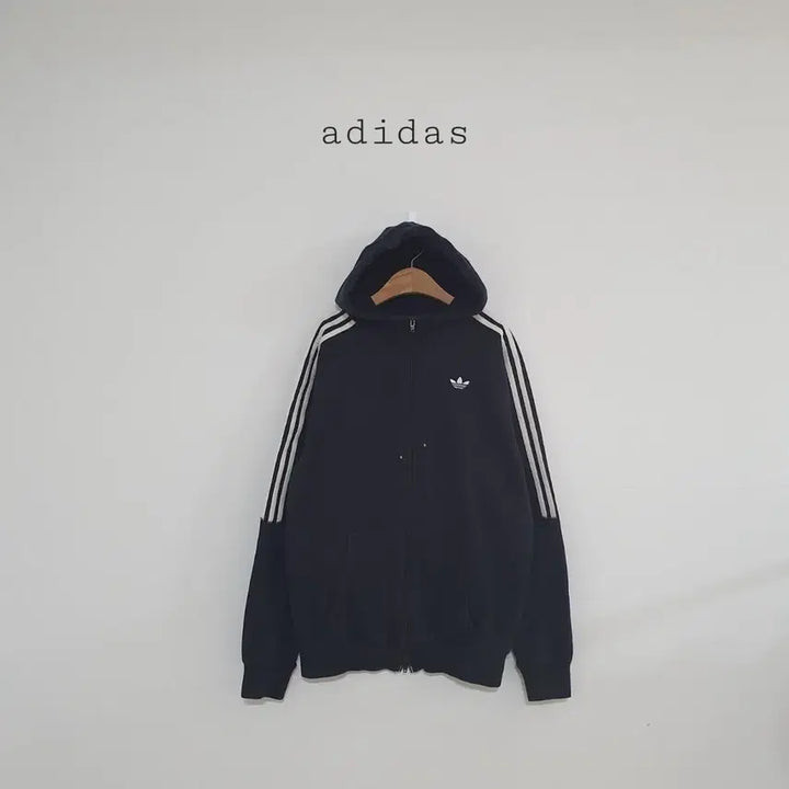 [BUNJANG] Adidas Embroidered Logo Three-Stripe Hoodie Black / No.26032215 아디다스 자수로고 삼선 후드집업 블랙