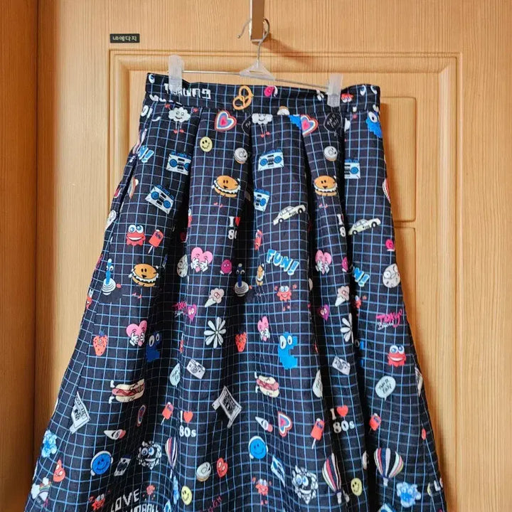 [BUNJANG] Kitsch Navy Flare Long Skirt / 체크게임캐릭터패턴키치네이비플레어스커트