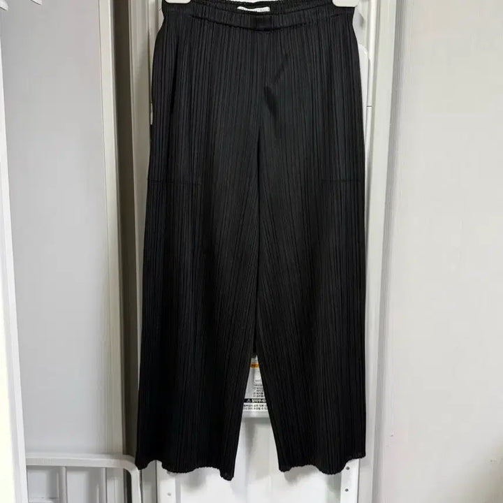 [BUNJANG] Pleats Please Black Cropped Pants / 플리츠플리즈 바지