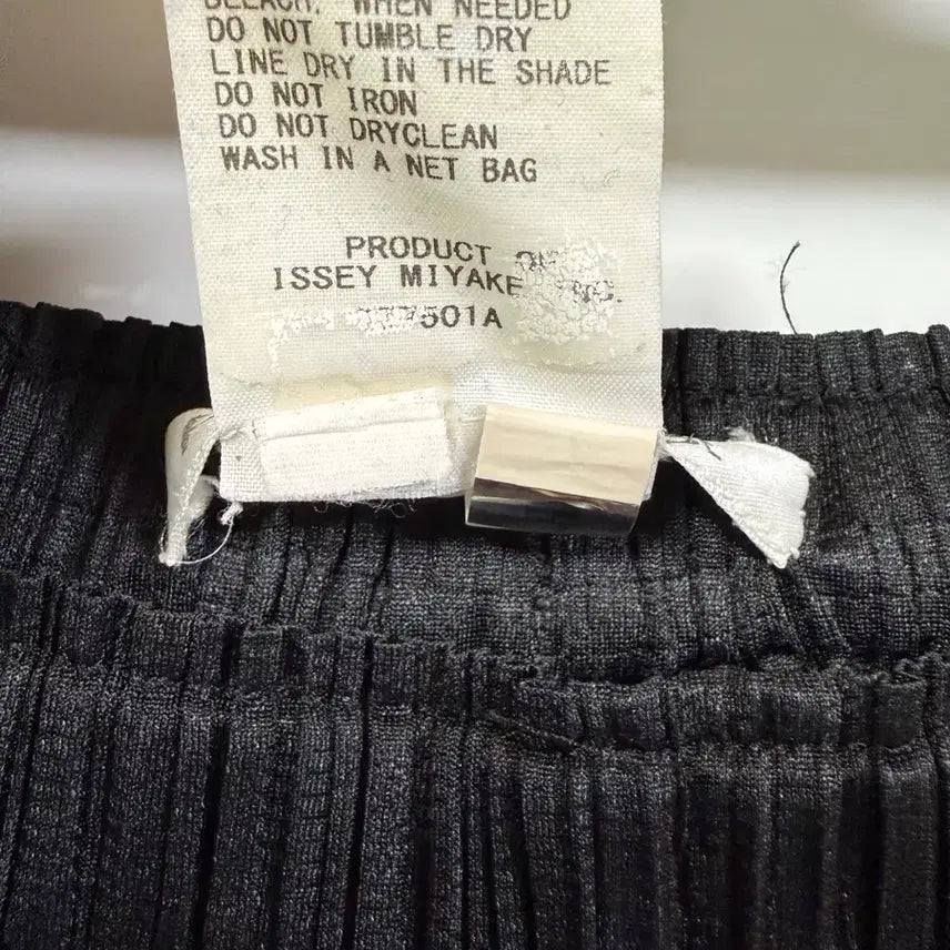 [BUNJANG] Pleats Please Black Cropped Pants / 플리츠플리즈 바지
