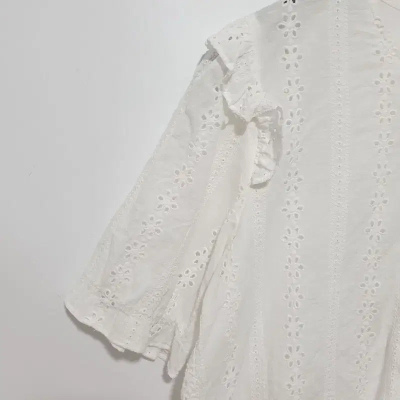 [BUNJANG] LAP Punching Blouse S / LAP 펀칭 블라우스 S_S0239