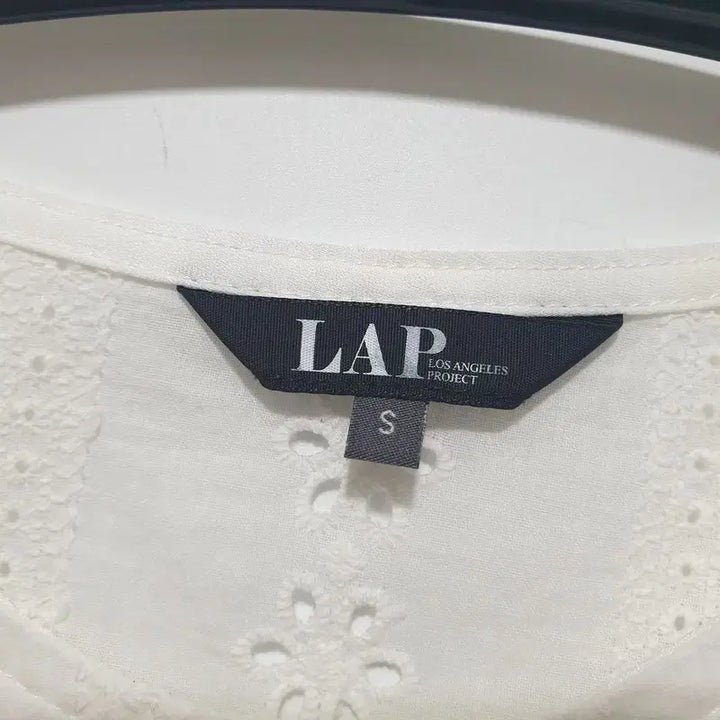 [BUNJANG] LAP Punching Blouse S / LAP 펀칭 블라우스 S_S0239