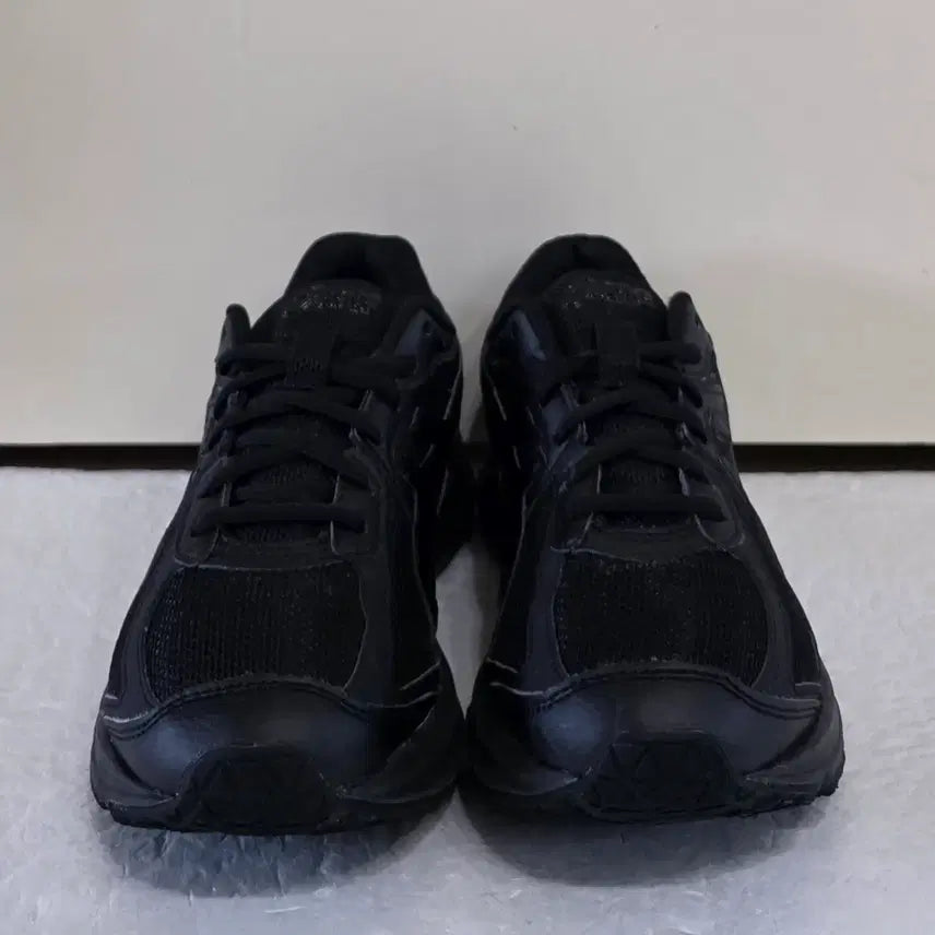 [SOLD OUT] [240] 아식스 조그100S 트리플블랙 와이드발볼2E