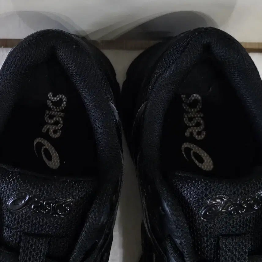 [SOLD OUT] [240] 아식스 조그100S 트리플블랙 와이드발볼2E