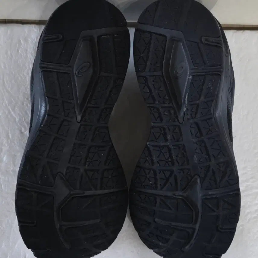[SOLD OUT] [240] 아식스 조그100S 트리플블랙 와이드발볼2E