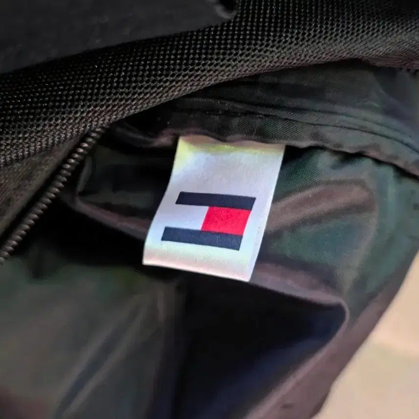[BUNJANG] Tommy Hilfiger Duffle Bag / 타미힐피거 더플백 가방