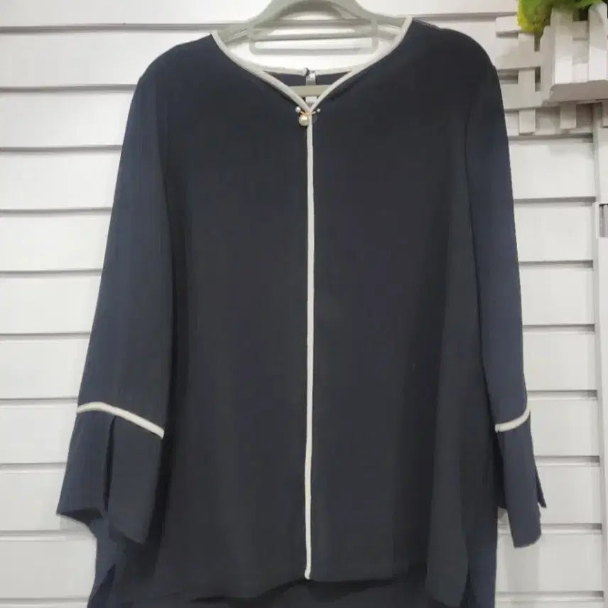 [BUNJANG] Izzat Collection Black Blouse / 