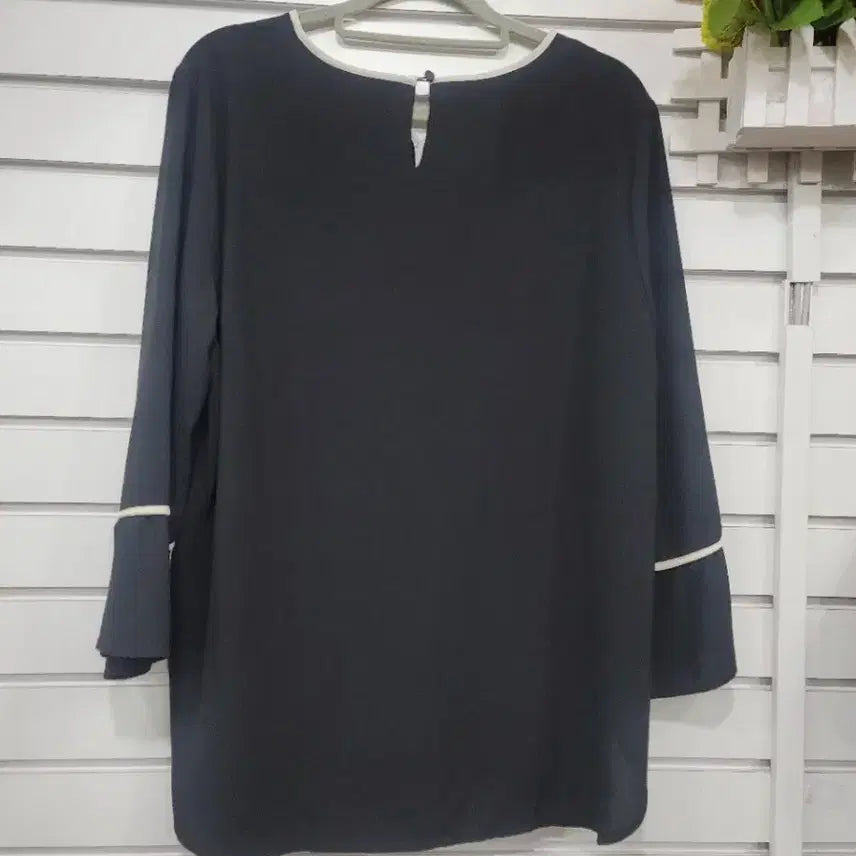 [BUNJANG] Izzat Collection Black Blouse / 