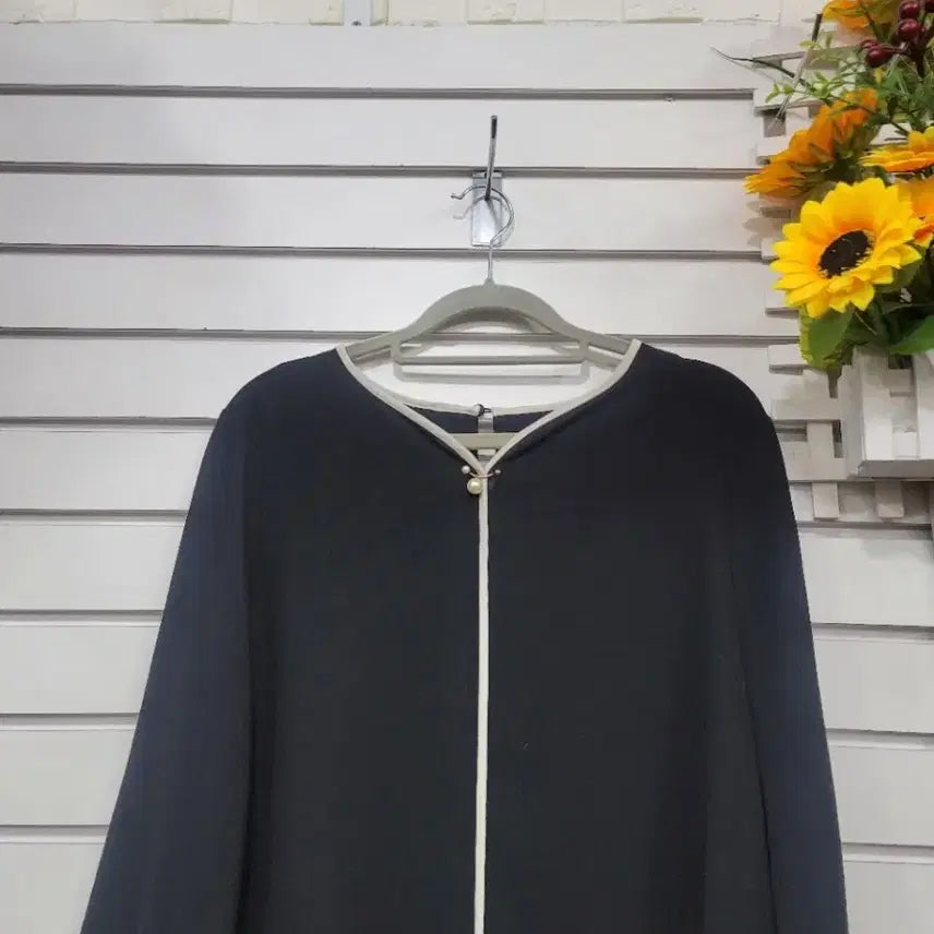 [BUNJANG] Izzat Collection Black Blouse / 