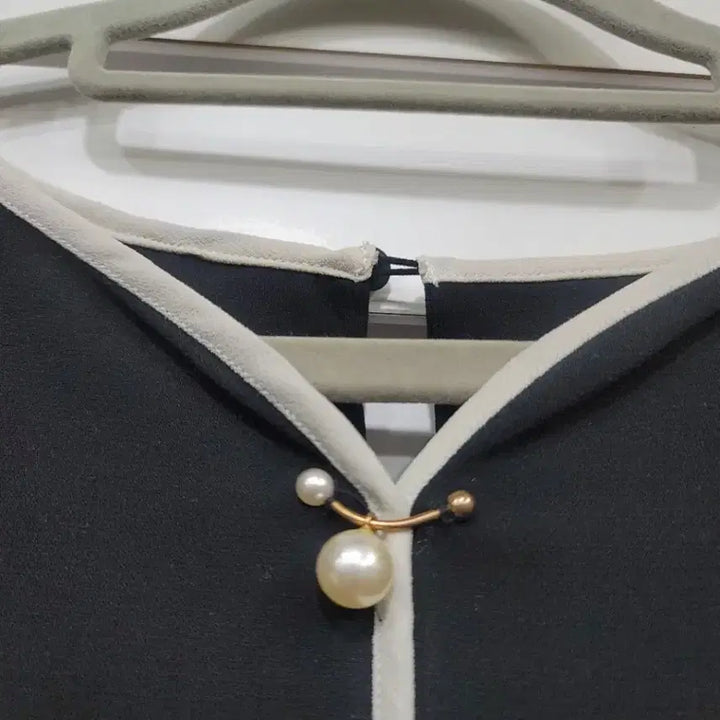 [BUNJANG] Izzat Collection Black Blouse / 