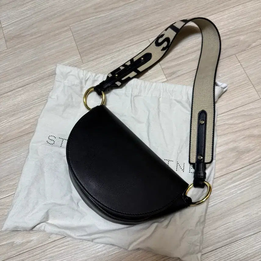 [BUNJANG] Stella McCartney Saddle Shoulder Bag / 스텔라 맥카트니 블랙 숄더백 새들백
