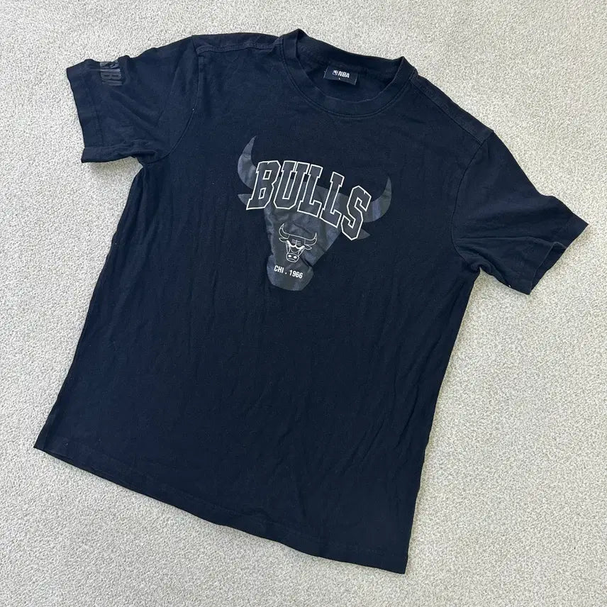 [BUNJANG] NBA Black Bulls Short Sleeve T-shirt / L NBA 블랙 불스 반팔티 0320D