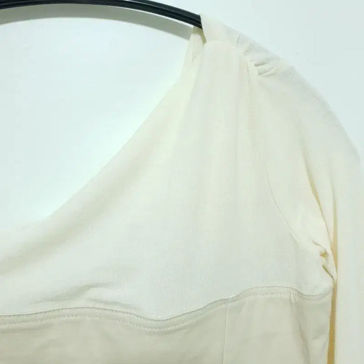 [BUNJANG] Unbranded Ruffled One-Shoulder Crop Top / 셔링 원숄더 핑거홀 배색 크롭 티 S_M0135