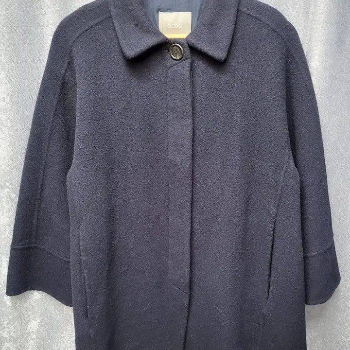 [SOLD OUT] BCBG 앙고라 혼방 네이비 루즈핏 하프 코트