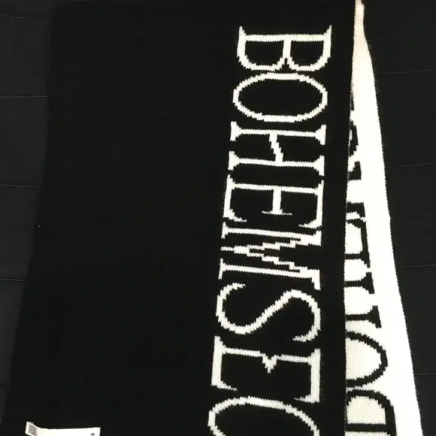[BUNJANG] Bohemian Seoul Jacquard Knit Muffler Black &amp; Ivory / 보헤미안 서울 JACQUARD KINT MUFFLER BLACK&amp;IVOR