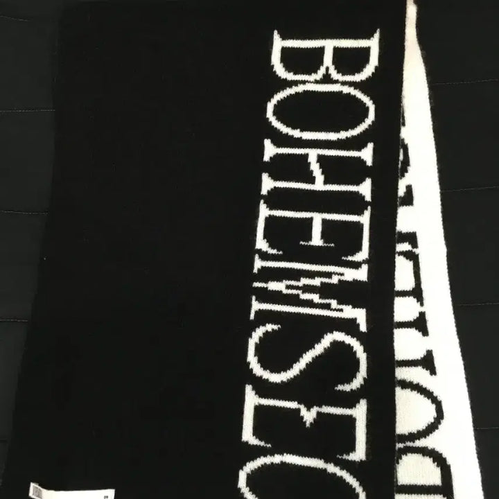 [BUNJANG] Bohemian Seoul Jacquard Knit Muffler Black &amp; Ivory / 보헤미안 서울 JACQUARD KINT MUFFLER BLACK&amp;IVOR