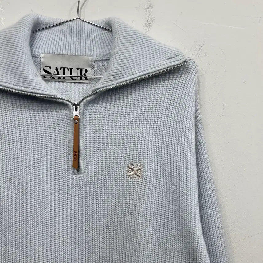 [BUNJANG] Sae-teo Small Logo Angora Half-Zip Knit / 새터 스몰로고 하이넥 카라 앙고라 반집업 니트