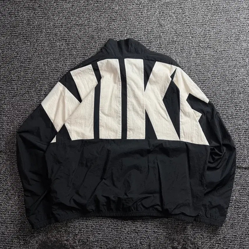 [SOLD OUT] 나이키 스타팅 파이브 빅로고 우븐 바람막이 3615