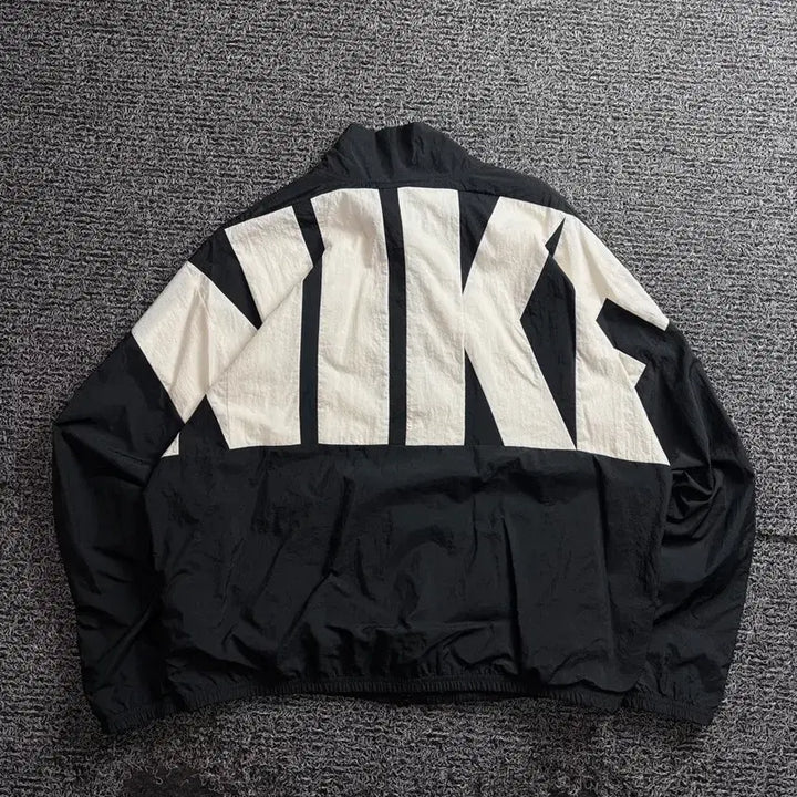 [SOLD OUT] 나이키 스타팅 파이브 빅로고 우븐 바람막이 3615